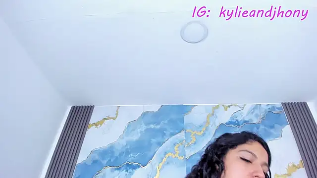 Snapshot of Kylieandjhonny chatting on October 2, 2025, 7:54 pm Kylieandjhonny online show from October 2, 2025, 7:54 pm