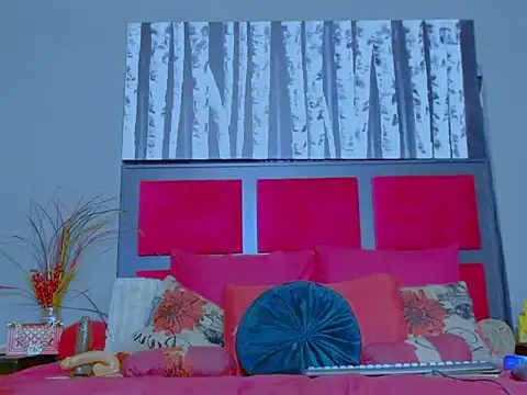 MissParis26 online show from November 28, 2025, 8:17 am