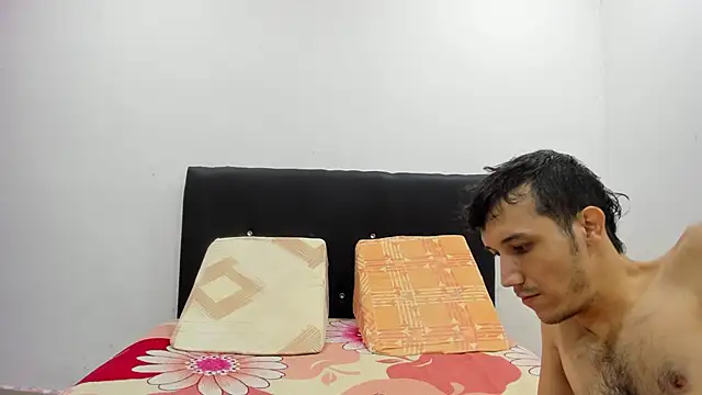 Snapshot of Andrewandzoe chatting on October 14, 2025, 12:55 am Andrewandzoe online show from October 14, 2025, 12:55 am