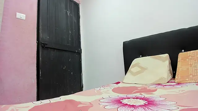 Snapshot of Andrewandzoe chatting on November 25, 2025, 2:11 am Andrewandzoe online show from November 25, 2025, 2:11 am