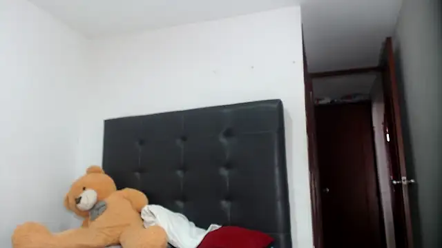 Natashariley1 online show from May 27, 2026, 1:52 pm