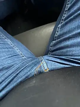 Snapshot of Cezar993 chatting on January 5, 2025, 1:47 pm Cezar993 online show from January 5, 2025, 1:47 pm