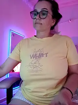 Snapshot of MariaPau_83 chatting on March 19, 2025, 12:15 am MariaPau 83 online show from March 19, 2025, 12:15 am