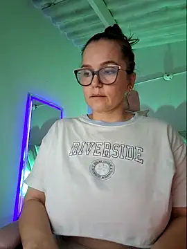 Snapshot of MariaPau_83 chatting on November 8, 2025, 12:22 am MariaPau 83 online show from November 8, 2025, 12:22 am