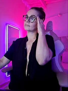 Snapshot of MariaPau_83 chatting on April 21, 2026, 7:50 pm MariaPau 83 online show from April 21, 2026, 7:50 pm