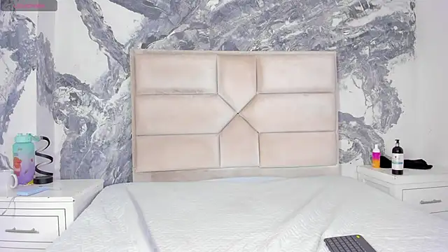 Rianamanson online show from October 8, 2025, 11:24 pm