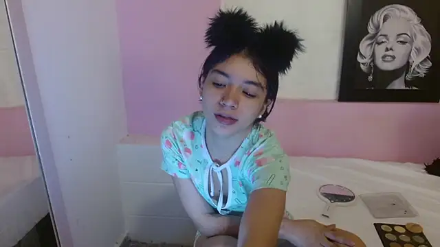 Snapshot of Sweetcristin chatting on April 27, 2026, 12:30 am Sweetcristin online show from April 27, 2026, 12:30 am