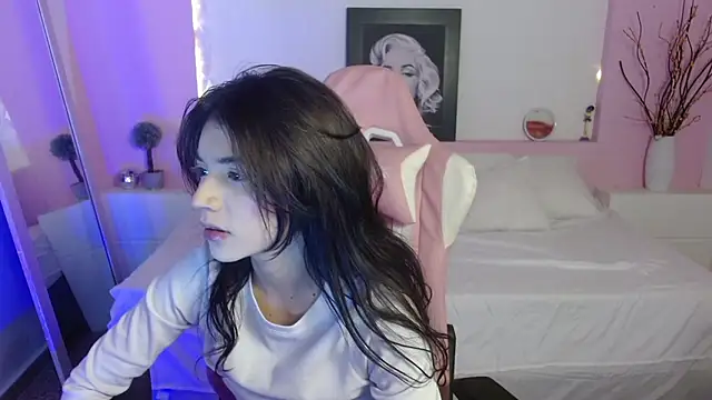 Snapshot of Sweetcristin chatting on May 4, 2026, 3:02 am Sweetcristin online show from May 4, 2026, 3:02 am