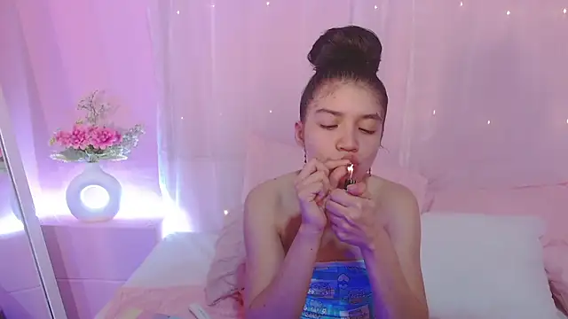 Snapshot of Sweetcristin chatting on May 22, 2026, 1:35 am Sweetcristin online show from May 22, 2026, 1:35 am