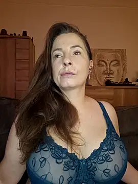 Snapshot of cristalines chatting on September 22, 2025, 5:04 pm cristalines online show from September 22, 2025, 5:04 pm