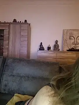 Snapshot of cristalines chatting on October 31, 2025, 12:39 pm cristalines online show from October 31, 2025, 12:39 pm