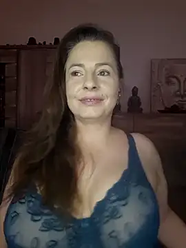 Snapshot of cristalines chatting on November 11, 2025, 2:50 pm cristalines online show from November 11, 2025, 2:50 pm