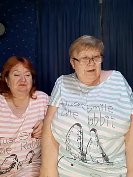 Snapshot of Lena_Gaby chatting on November 20, 2025, 8:19 pm Lena Gaby online show from November 20, 2025, 8:19 pm