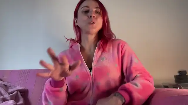 Snapshot of Nikky_Divine chatting on January 4, 2025, 12:59 pm Nikky Divine online show from January 4, 2025, 12:59 pm