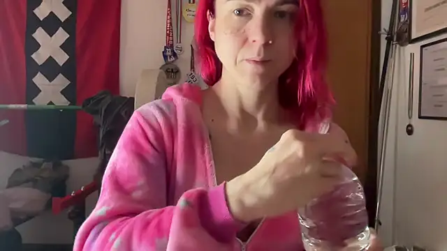Snapshot of Nikky_Divine chatting on January 21, 2025, 9:24 am Nikky Divine online show from January 21, 2025, 9:24 am