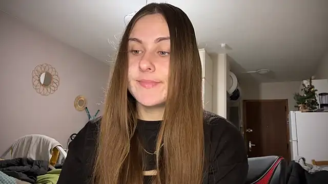 Snapshot of Emma_just chatting on December 15, 2024, 7:57 am Emma just online show from December 15, 2024, 7:57 am