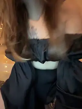 Snapshot of Emma_just chatting on March 19, 2025, 6:01 pm Emma just online show from March 19, 2025, 6:01 pm