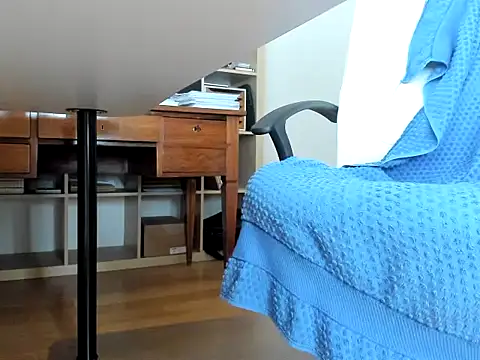 leccaleccafiga online show from November 10, 2025, 4:17 pm