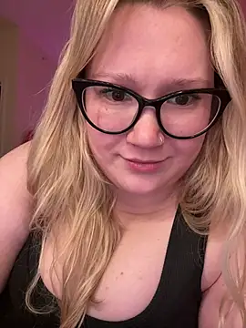 Snapshot of PiggyRose chatting on March 23, 2025, 1:53 am PiggyRose online show from March 23, 2025, 1:53 am