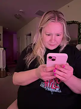 PiggyRose online show from February 10, 2026, 11:20 pm