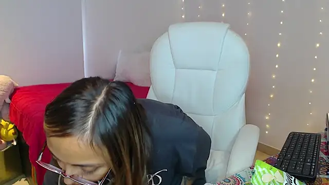 Snapshot of Gabi_morales chatting on October 27, 2025, 8:02 pm Gabi morales online show from October 27, 2025, 8:02 pm