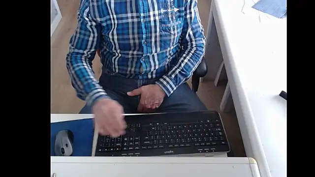 dutchpornking online show from March 9, 2025, 8:40 am