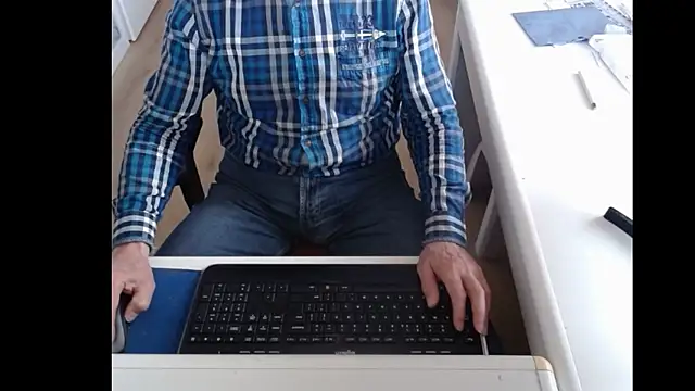 dutchpornking online show from March 10, 2025, 7:53 am