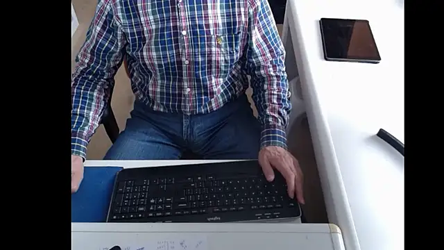 dutchpornking online show from March 12, 2025, 8:51 am