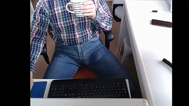 dutchpornking online show from March 13, 2025, 7:53 am