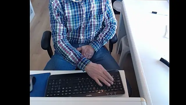 dutchpornking online show from March 14, 2025, 7:37 am