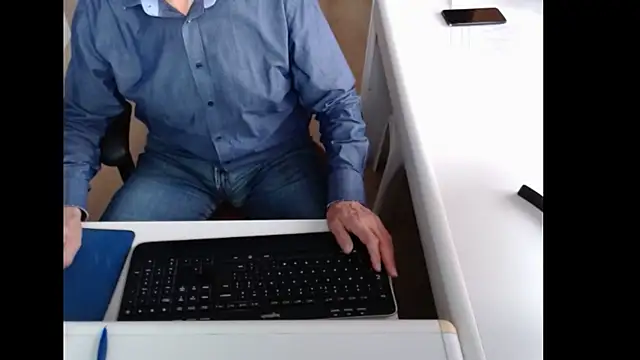 dutchpornking online show from October 15, 2025, 7:19 am