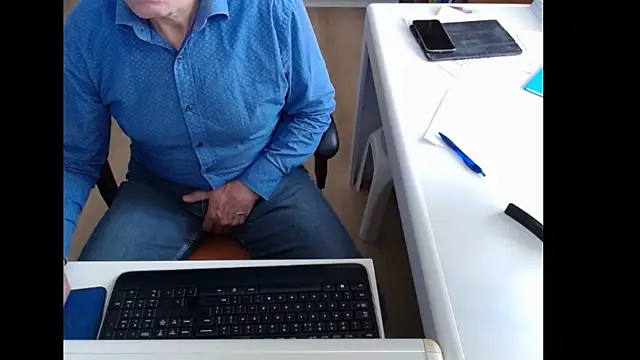 dutchpornking online show from October 30, 2025, 9:44 am