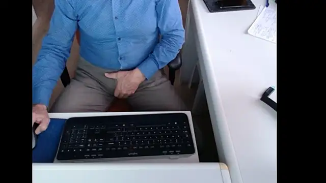 dutchpornking online show from November 15, 2025, 8:11 am