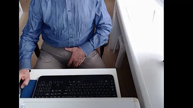 dutchpornking online show from March 11, 2026, 8:09 am