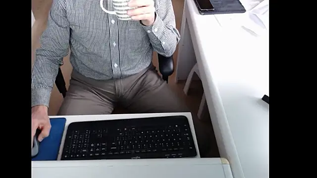 dutchpornking online show from March 31, 2026, 6:25 am