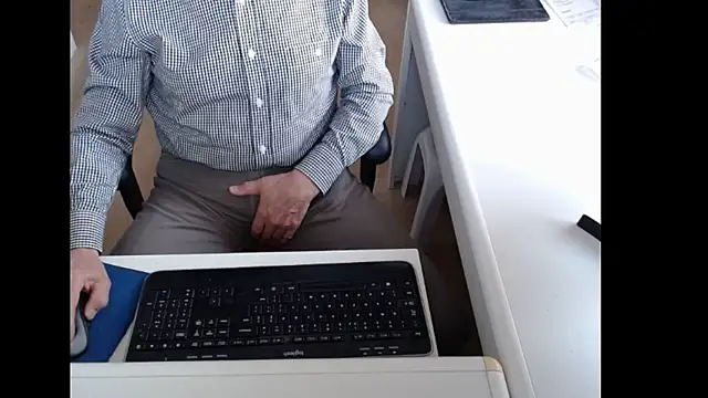 dutchpornking online show from April 9, 2026, 6:19 am