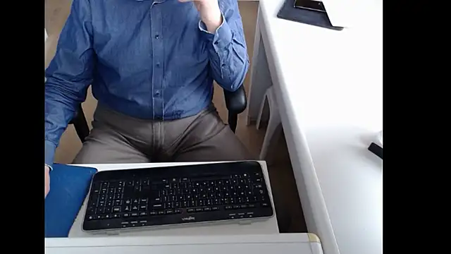 Snapshot of dutchpornking chatting on April 27, 2026, 6:33 am dutchpornking online show from April 27, 2026, 6:33 am
