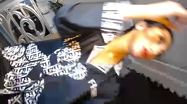 SpiffyFuchsia69 online show from December 8, 2024, 6:06 pm