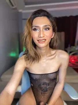 SpiffyFuchsia69 online show from October 19, 2025, 5:13 pm