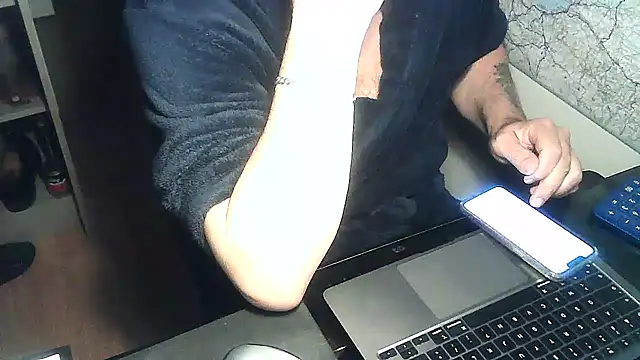 DUDURAxh online show from November 3, 2025, 7:37 pm