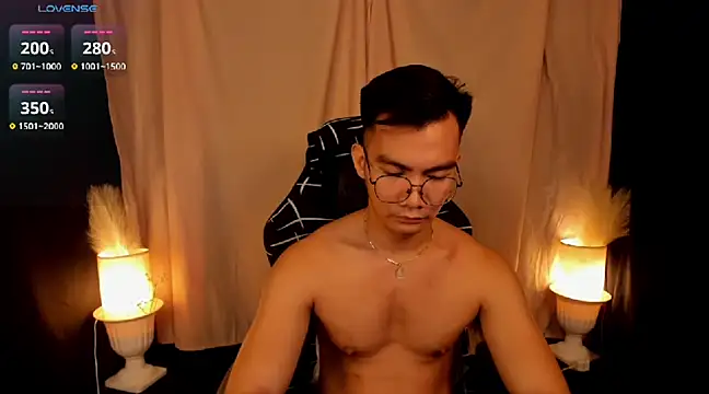 000batman000 online show from February 17, 2025, 3:36 am