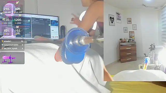 Snapshot of sofi_velez chatting on November 4, 2025, 5:34 pm sofi velez online show from November 4, 2025, 5:34 pm