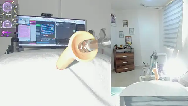 Snapshot of sofi_velez chatting on November 10, 2025, 5:01 pm sofi velez online show from November 10, 2025, 5:01 pm