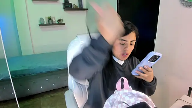 Catalinaa martinez online show from December 6, 2024, 8:51 pm