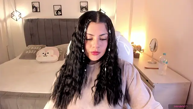 Catalinaa martinez online show from September 18, 2025, 2:57 am