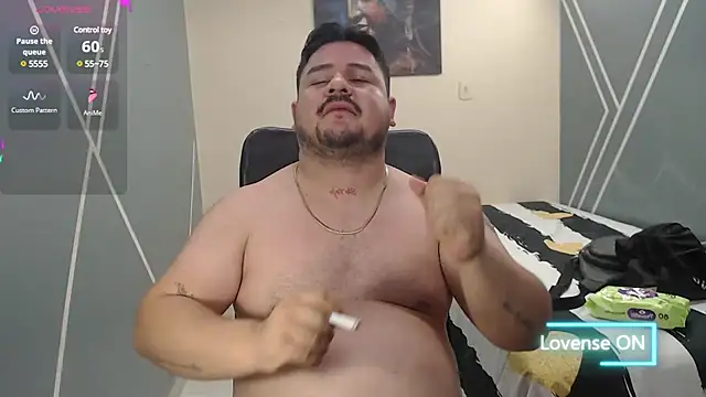 Snapshot of oso_dirty_ chatting on January 25, 2025, 8:42 pm oso dirty  online show from January 25, 2025, 8:42 pm