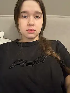 HornyGirlH online show from February 4, 2026, 4:29 am