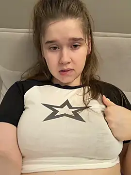 HornyGirlH online show from April 9, 2026, 7:03 am