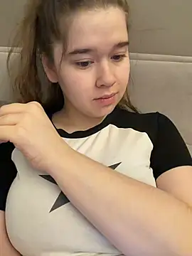 Snapshot of HornyGirlH chatting on April 18, 2026, 4:27 am HornyGirlH online show from April 18, 2026, 4:27 am