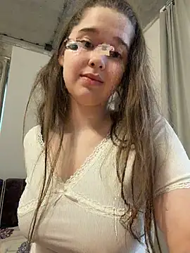 Snapshot of HornyGirlH chatting on May 27, 2026, 5:10 pm HornyGirlH online show from May 27, 2026, 5:10 pm